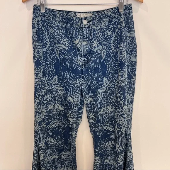 ❤️💜💙💛 FREE PEOPLE Blue Float On Flare Jeans Embroidered Paisley Jeans Size 28 - Picture 4 of 16